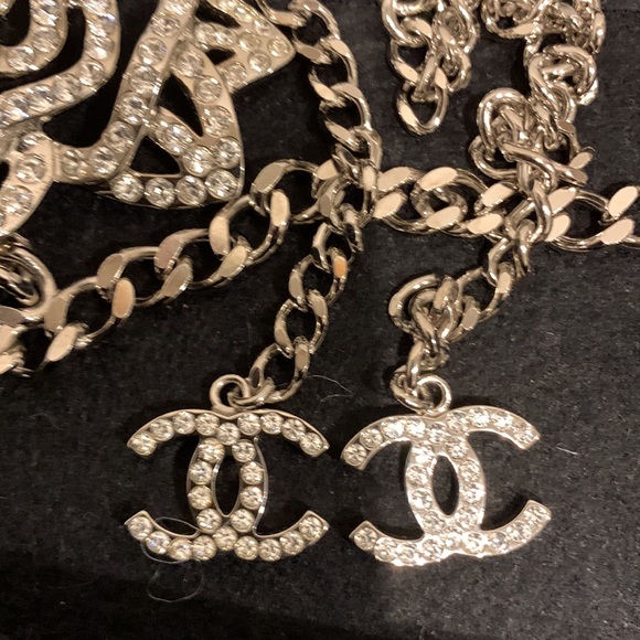 CHANEL Swarovski Crystal Camellia Rhinestone 🤍Silver Chain CC Belt Necklace NWT - Picture 8 of 16